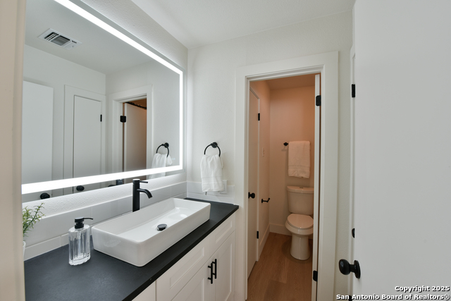 Listing photo id 8 for 1010 Mercer  