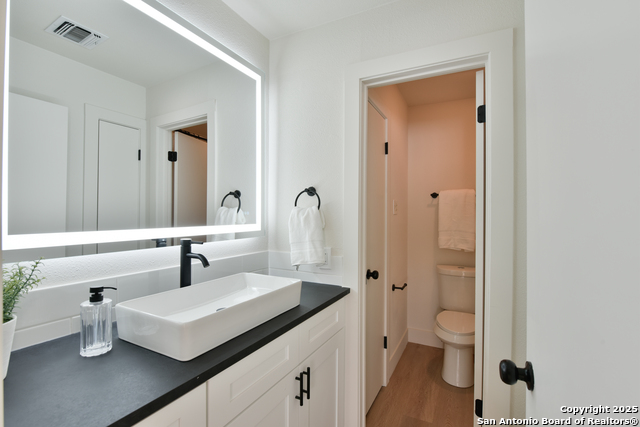 Listing photo id 9 for 1010 Mercer  