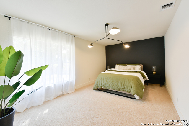 Listing photo id 10 for 1010 Mercer  