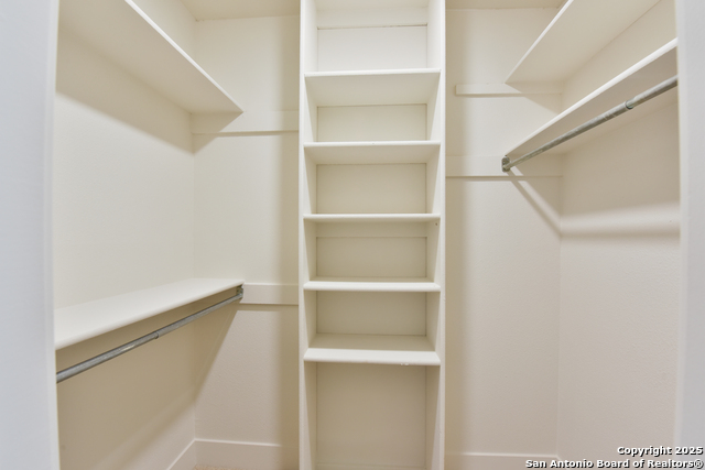 Listing photo id 12 for 1010 Mercer  