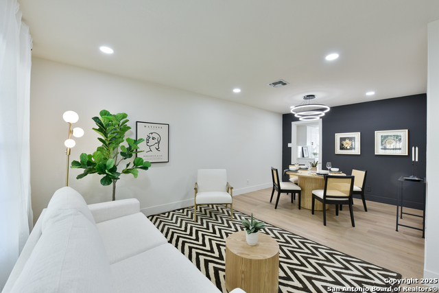 Listing photo id 13 for 1010 Mercer  