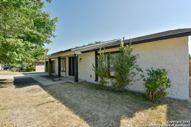 Listing photo id 0 for 1010 Mercer  