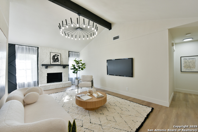 Listing photo id 20 for 1010 Mercer  