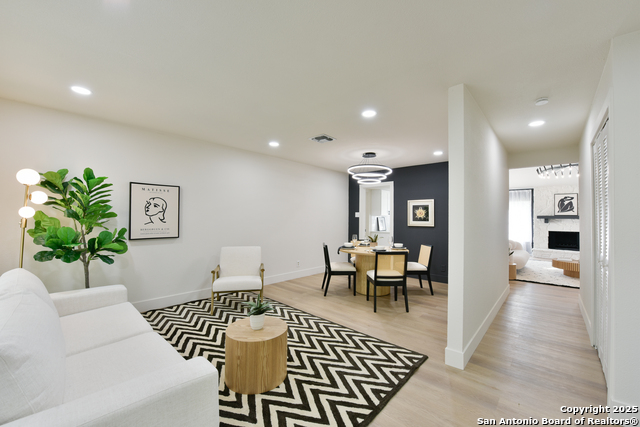 Listing photo id 1 for 1010 Mercer  