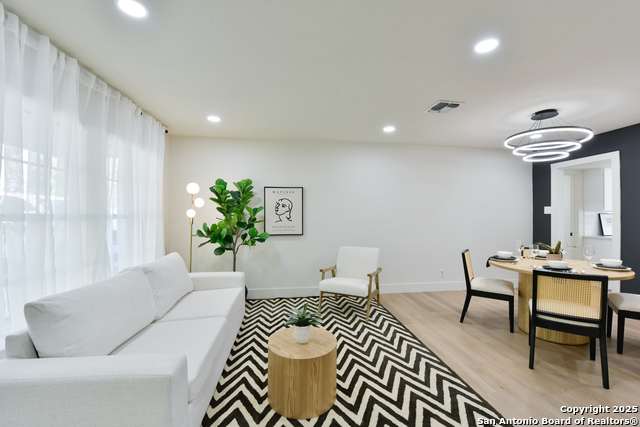 Listing photo id 3 for 1010 Mercer  