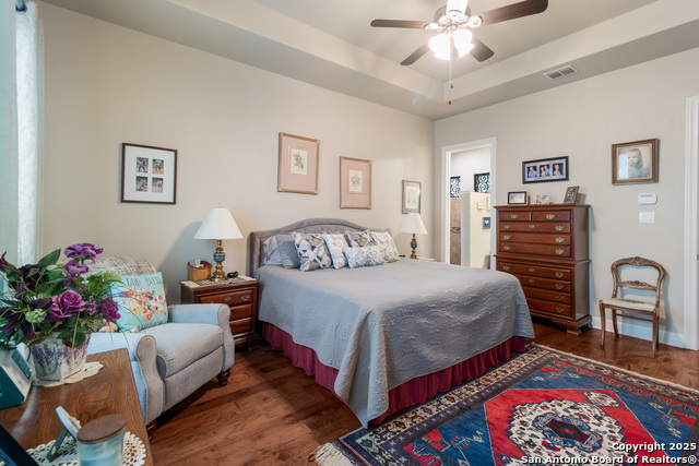 Listing photo id 11 for 556 Shayla