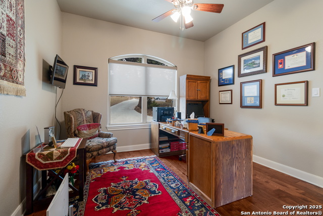 Listing photo id 16 for 556 Shayla