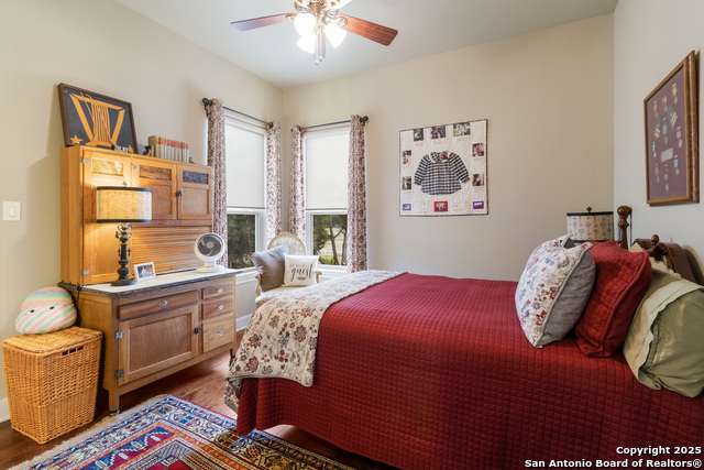 Listing photo id 19 for 556 Shayla