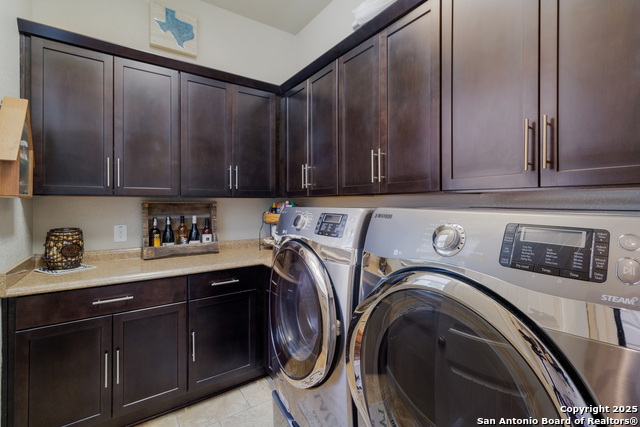 Listing photo id 21 for 556 Shayla