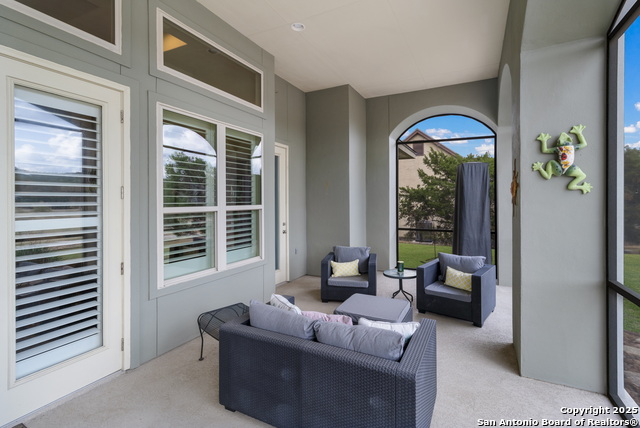 Listing photo id 25 for 556 Shayla