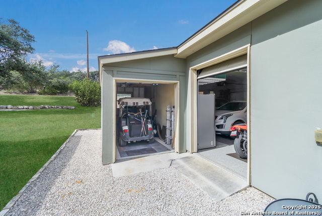 Listing photo id 26 for 556 Shayla