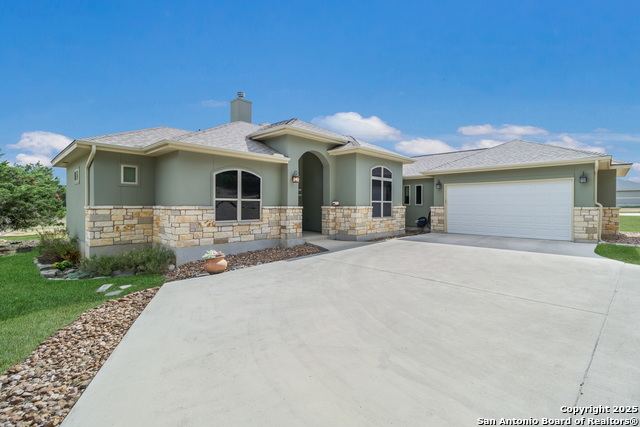 Listing photo id 1 for 556 Shayla