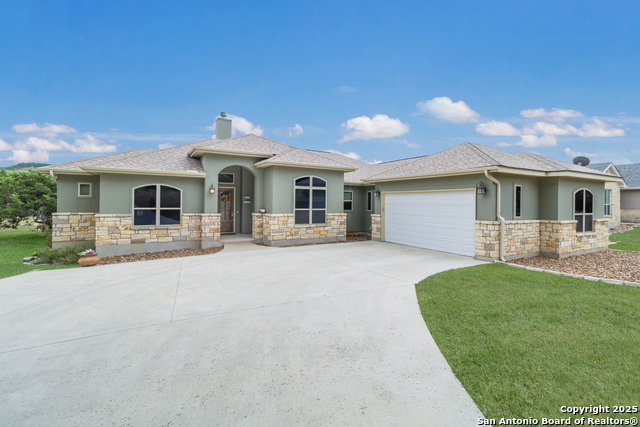 Listing photo id 3 for 556 Shayla