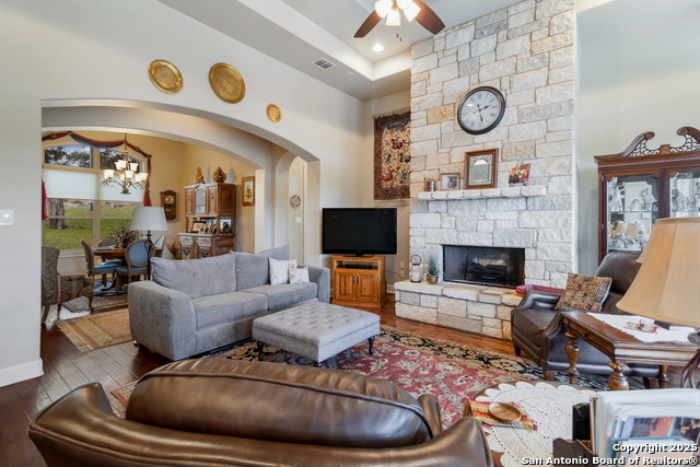 Listing photo id 7 for 556 Shayla