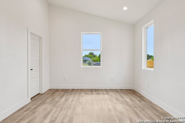 Image 11 of 38 For 1535 Lennon St. No 4