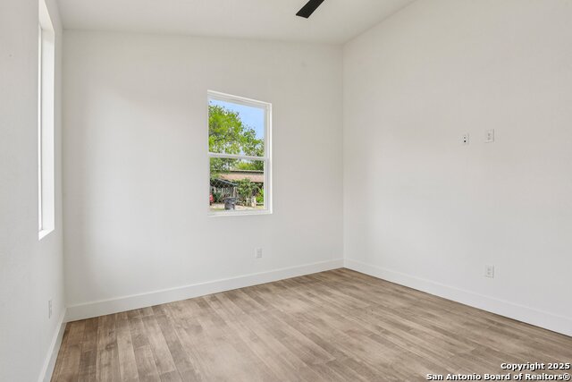 Image 17 of 38 For 1535 Lennon St. No 4