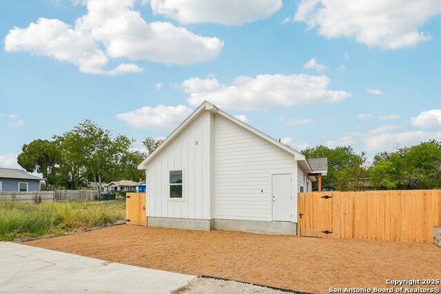 Image 33 of 38 For 1535 Lennon St. No 4