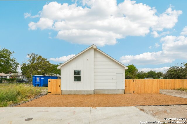 Image 34 of 38 For 1535 Lennon St. No 4