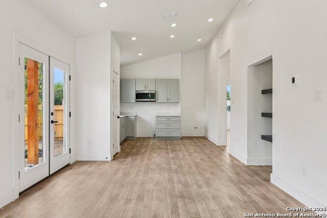 Image 9 of 38 For 1535 Lennon St. No 4