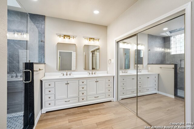 Listing photo id 11 for 230 Old Oaks Path