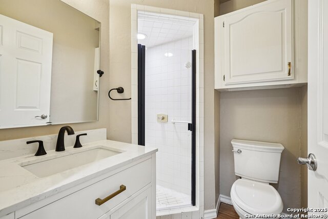 Listing photo id 16 for 230 Old Oaks Path