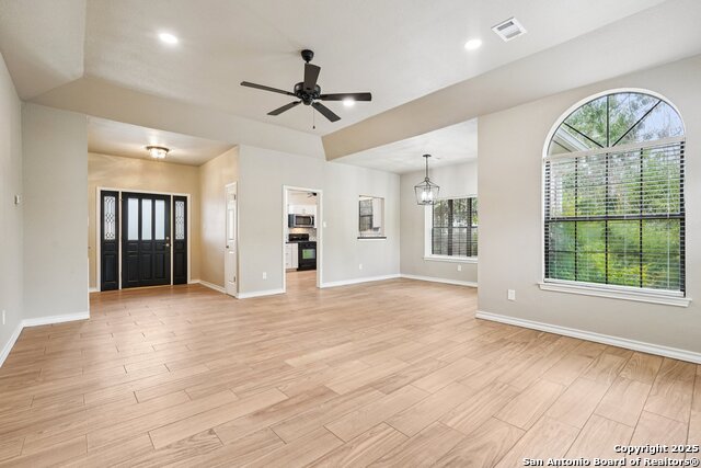 Listing photo id 17 for 230 Old Oaks Path