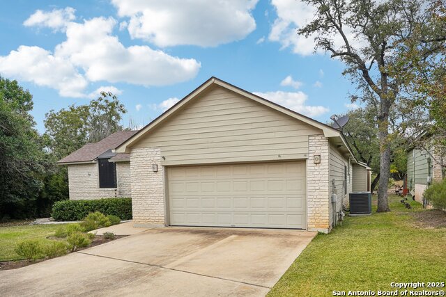 Listing photo id 22 for 230 Old Oaks Path