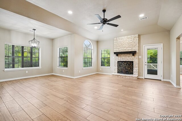 Listing photo id 3 for 230 Old Oaks Path