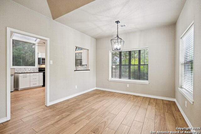 Listing photo id 4 for 230 Old Oaks Path