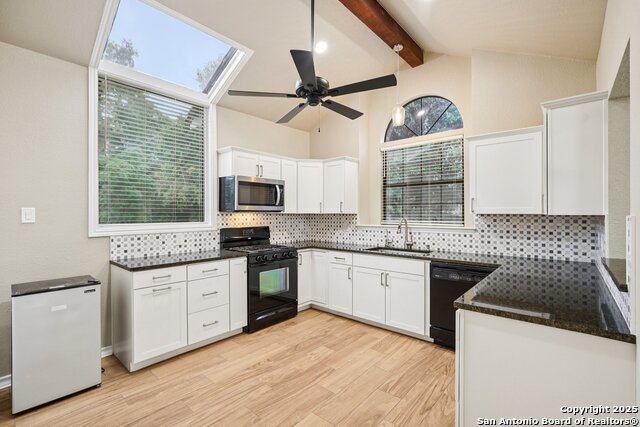 Listing photo id 5 for 230 Old Oaks Path