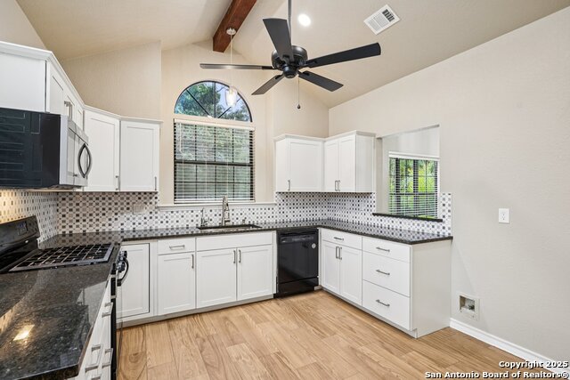 Listing photo id 7 for 230 Old Oaks Path