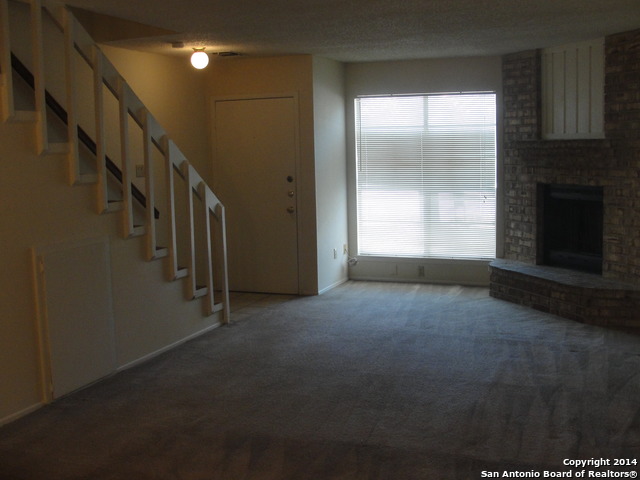 Listing photo id 1 for 1709 Patricia Dr B