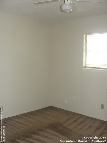 Listing photo id 4 for 1709 Patricia Dr B