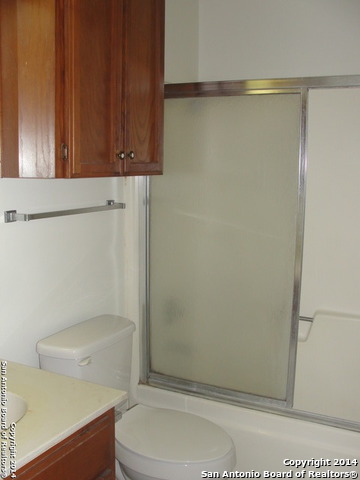 Listing photo id 5 for 1709 Patricia Dr B
