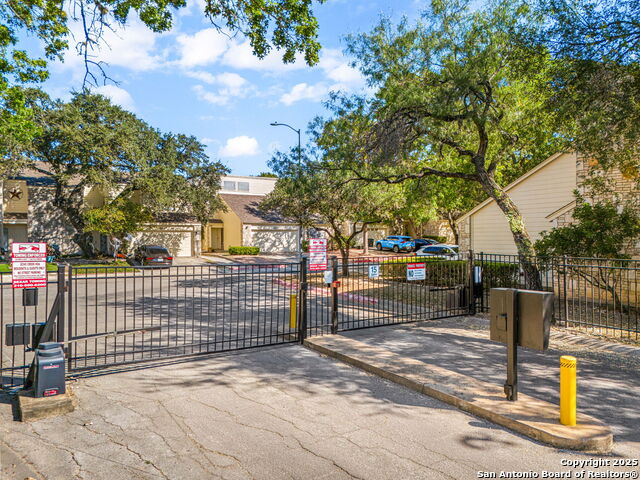 Image 29 of 38 For 8511 Echo Creek 0