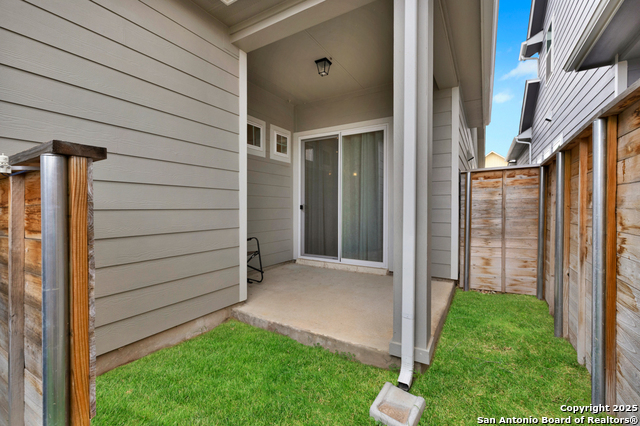 Listing photo id 13 for 777 Academy N