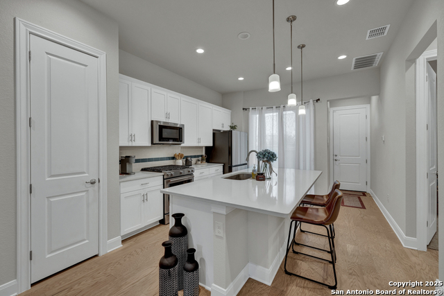 Listing photo id 3 for 777 Academy N