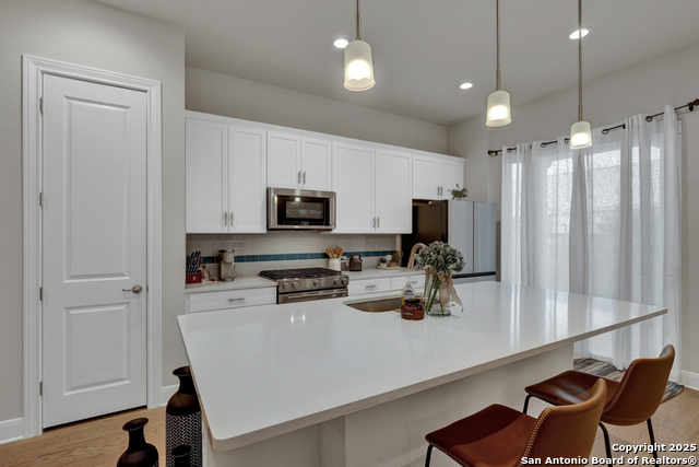 Listing photo id 4 for 777 Academy N