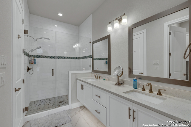 Listing photo id 7 for 777 Academy N