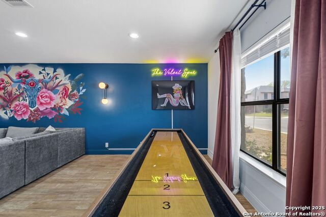 Listing photo id 9 for 9046 Mansfield