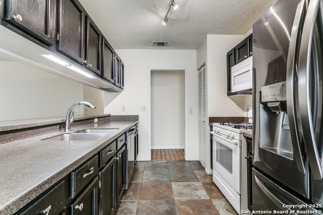 Listing photo id 11 for 16246 Bear Run