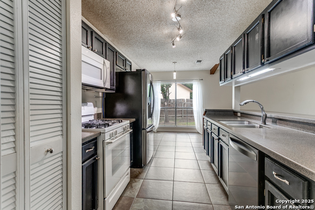 Listing photo id 13 for 16246 Bear Run