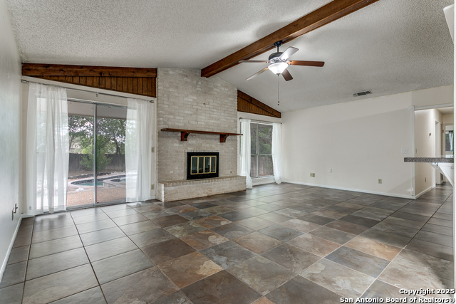 Listing photo id 5 for 16246 Bear Run
