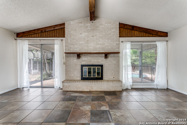 Listing photo id 6 for 16246 Bear Run