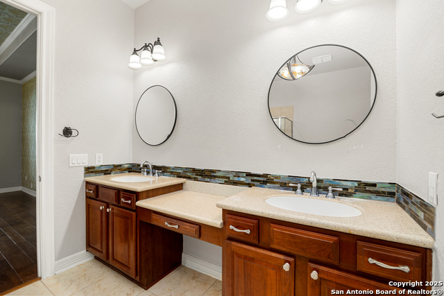 Image 16 of 51 For 4522 Grass Fight