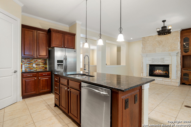 Image 28 of 51 For 4522 Grass Fight