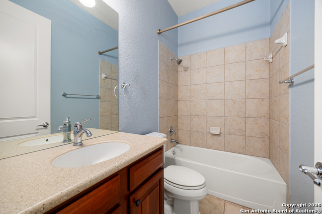 Image 30 of 51 For 4522 Grass Fight