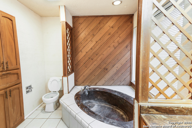 Image 17 of 27 For 13823 Chisom Creek St.