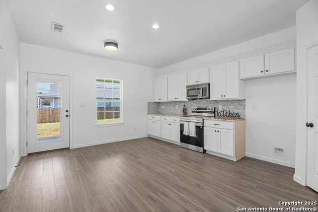 Listing photo id 3 for 1734 Blueridge Dr