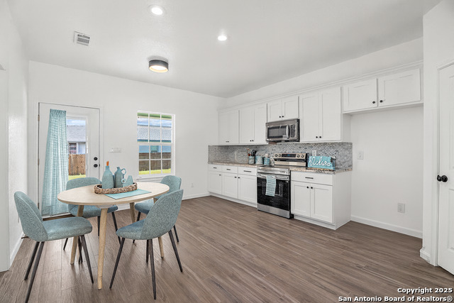 Listing photo id 4 for 1734 Blueridge Dr